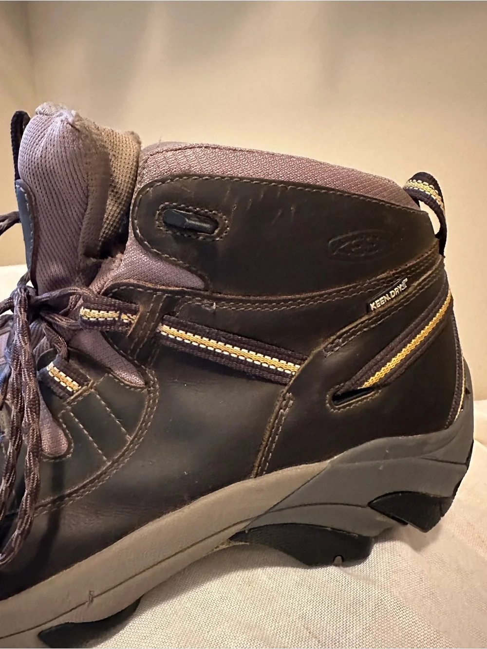 KEEN Men’s Targhee II Mid Waterproof Leather Hiking Boots 13M Camping Gorpcore